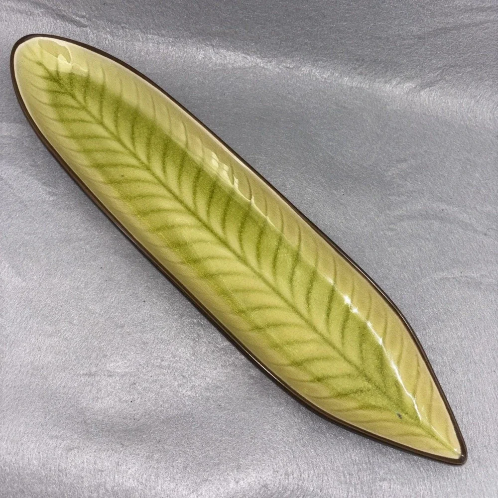 Vintage Pier One Stoneware Long Green Tropical Palm Leaf Appetizer Boat‎ Plate